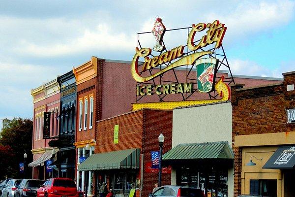Downtown Cookeville streetscape